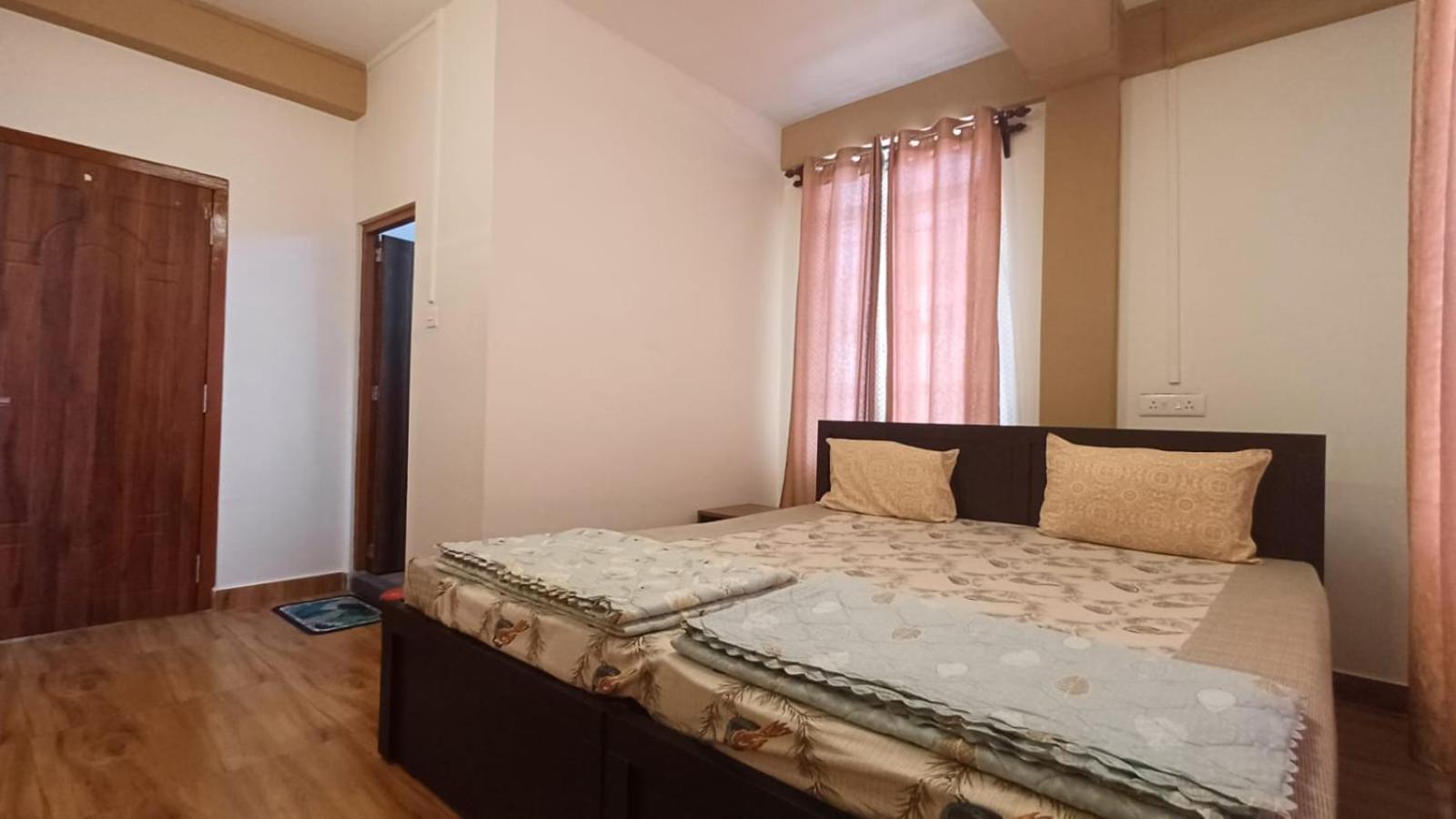 Aroma Inn Шилонг Екстериор снимка