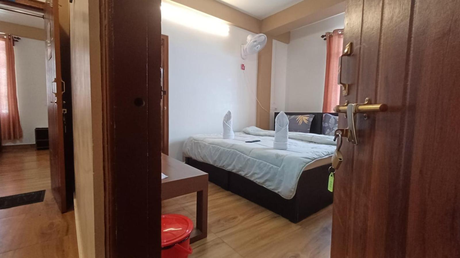 Aroma Inn Шилонг Екстериор снимка