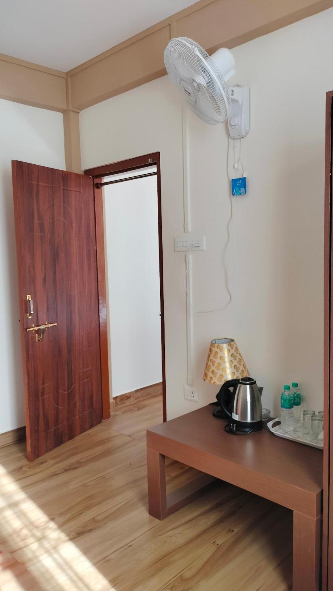 Aroma Inn Шилонг Екстериор снимка